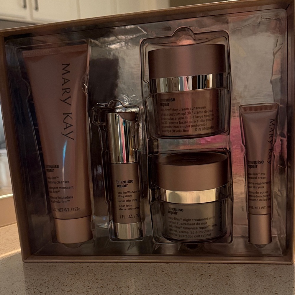 Mary Kay TimeWise Repair Skincare Set - Picture 2 of 6